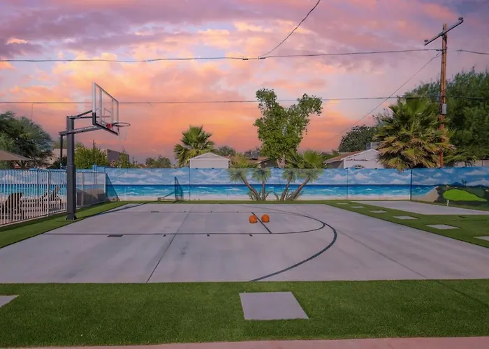 Is It - Great Location -13 Beds - Pool - Gym Holiday home Phoenix