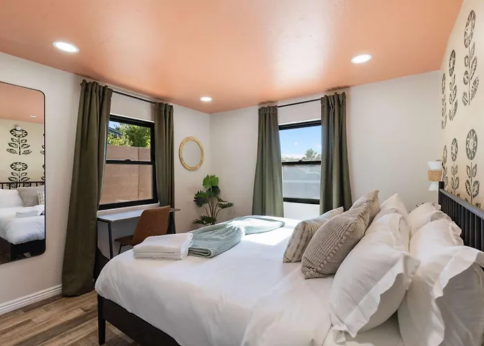 Is It - Great Location -13 Beds - Pool - Gym *