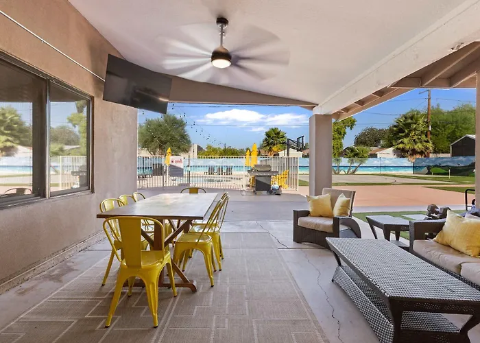 Is It - Great Location -13 Beds - Pool - Gym * Phoenix
