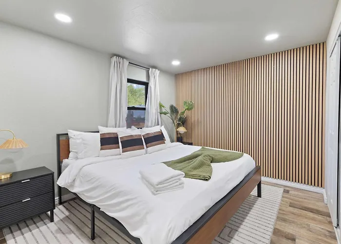 Is It - Great Location -13 Beds - Pool - Gym Holiday home