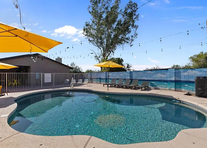 Is It - Great Location -13 Beds - Pool - Gym *