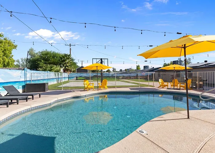 Is It - Great Location -13 Beds - Pool - Gym Phoenix