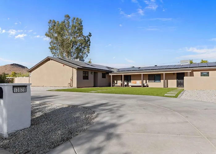 Is It - Great Location -13 Beds - Pool - Gym * Phoenix
